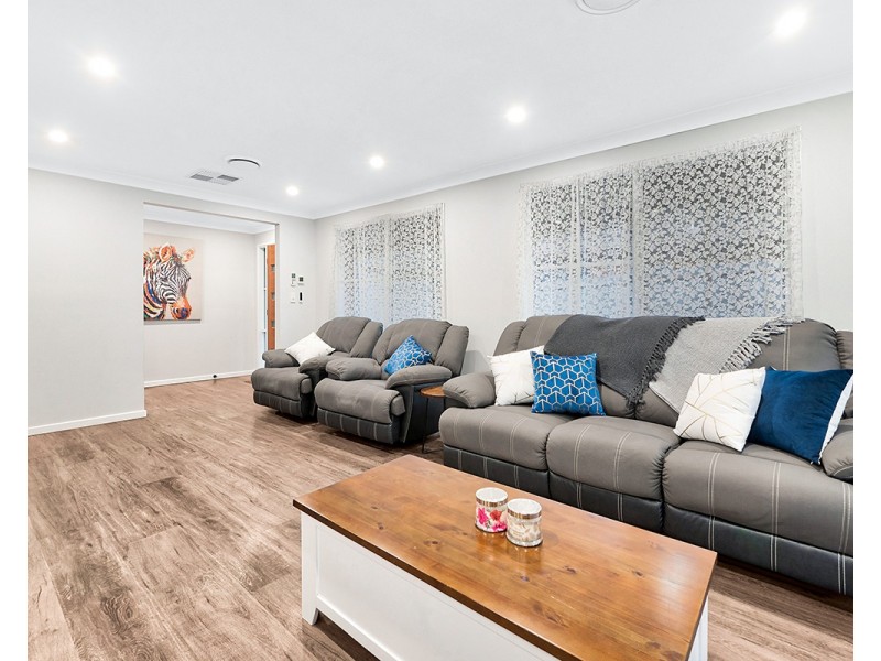 11 Horsfield Street, Cranbourne North VIC 3977