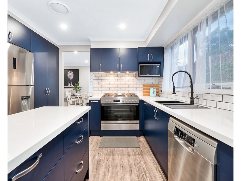 11 Horsfield Street, Cranbourne North VIC 3977