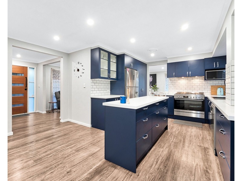 11 Horsfield Street, Cranbourne North VIC 3977