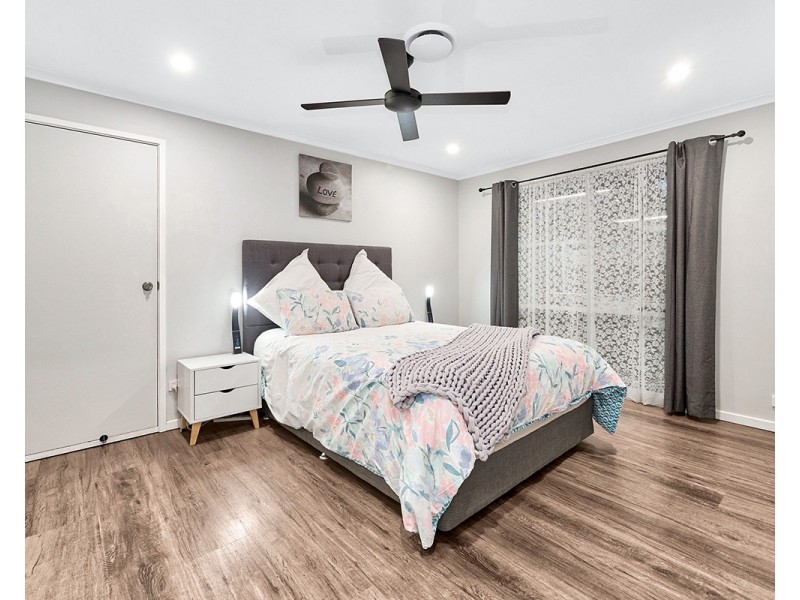 11 Horsfield Street, Cranbourne North VIC 3977