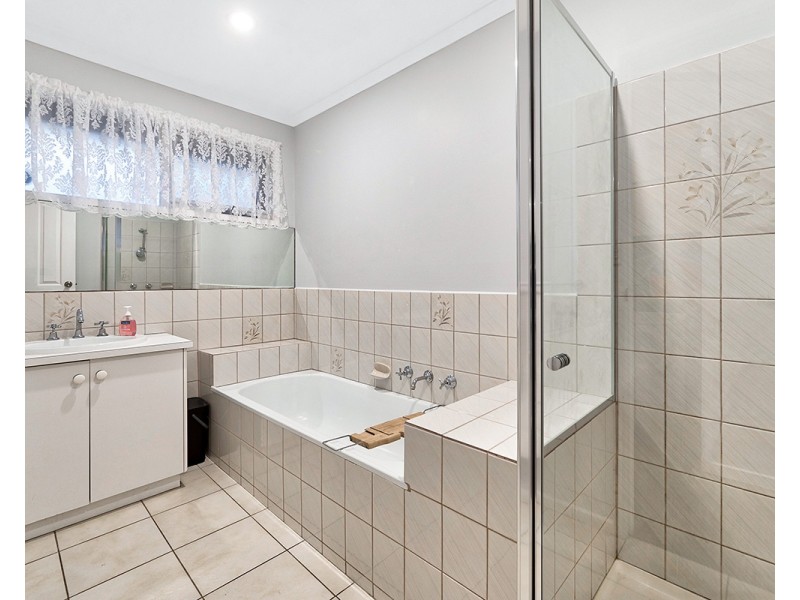 11 Horsfield Street, Cranbourne North VIC 3977
