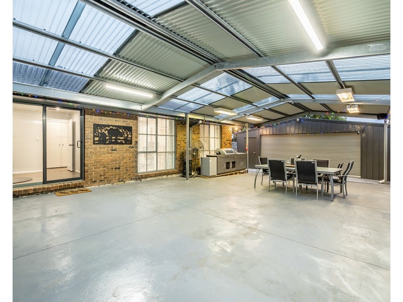 11 Horsfield Street, Cranbourne North VIC 3977