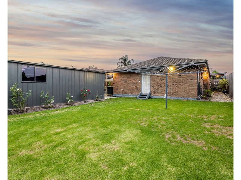 11 Horsfield Street, Cranbourne North VIC 3977