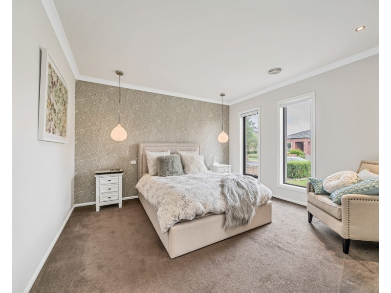 12 Gregson Grove, Lyndhurst VIC 3975
