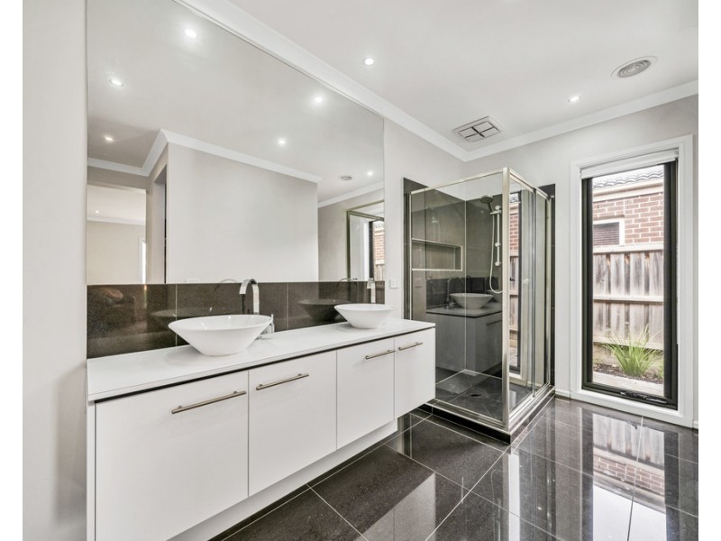 12 Gregson Grove, Lyndhurst VIC 3975