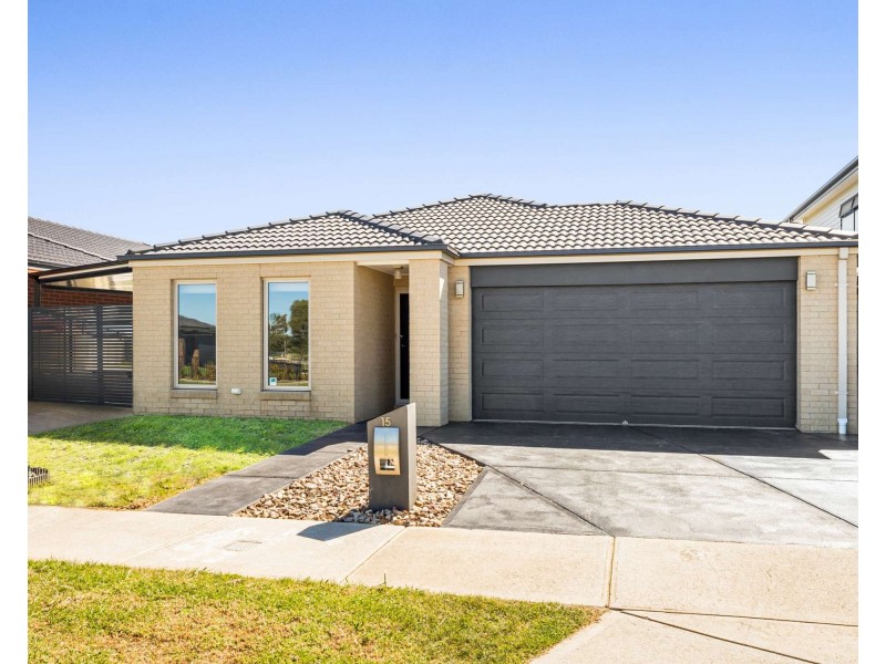 15 Ballymena Crescent, Cranbourne East VIC 3977