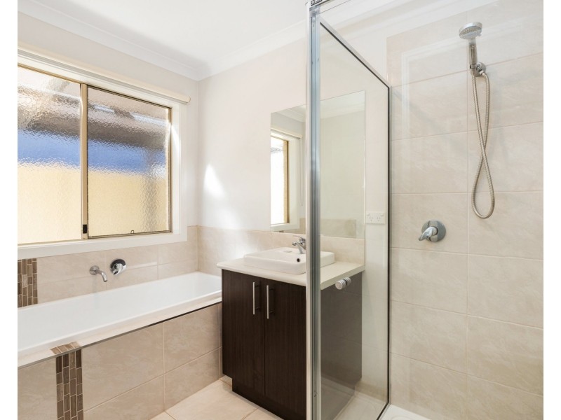 15 Ballymena Crescent, Cranbourne East VIC 3977