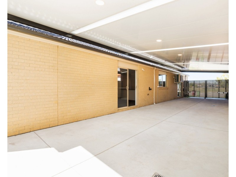 15 Ballymena Crescent, Cranbourne East VIC 3977