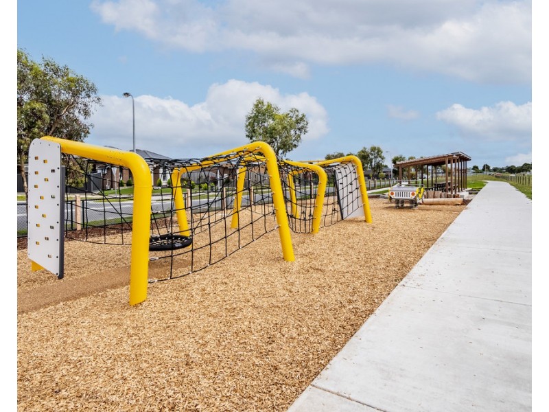 15 Ballymena Crescent, Cranbourne East VIC 3977