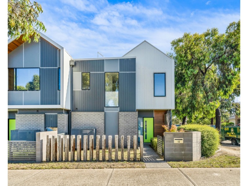 12 Alarah Boulevard, Cranbourne West VIC 3977