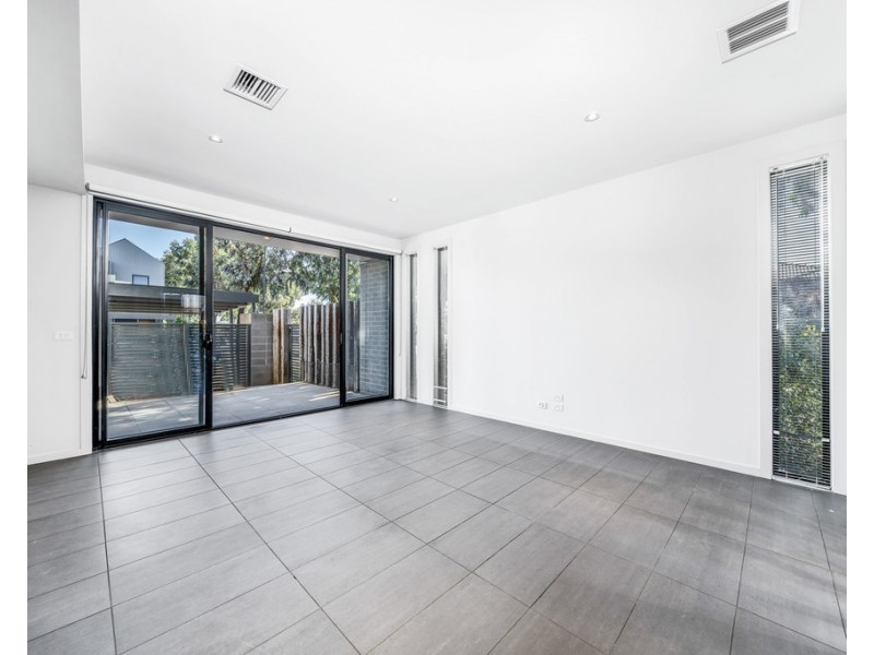 12 Alarah Boulevard, Cranbourne West VIC 3977
