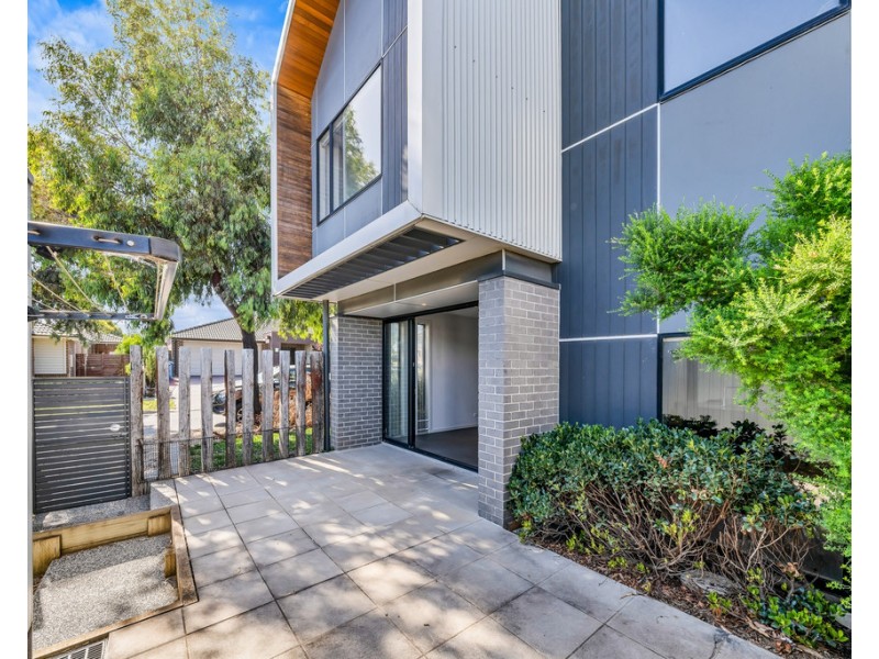 12 Alarah Boulevard, Cranbourne West VIC 3977