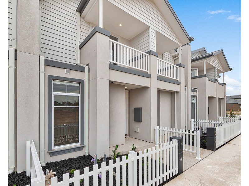 10 Hacienda Lane, Clyde North VIC 3978