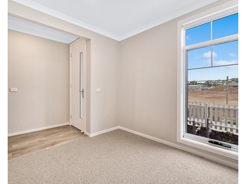 10 Hacienda Lane, Clyde North VIC 3978