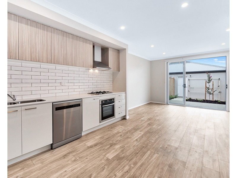 10 Hacienda Lane, Clyde North VIC 3978