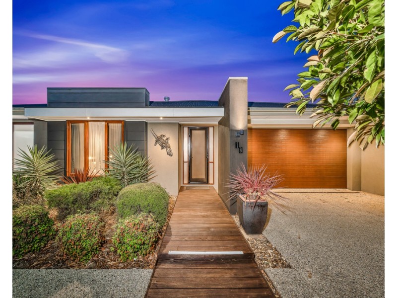 18 Nature Circuit, Cranbourne North VIC 3977