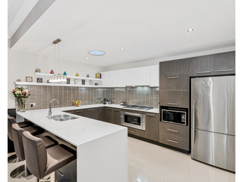 18 Nature Circuit, Cranbourne North VIC 3977