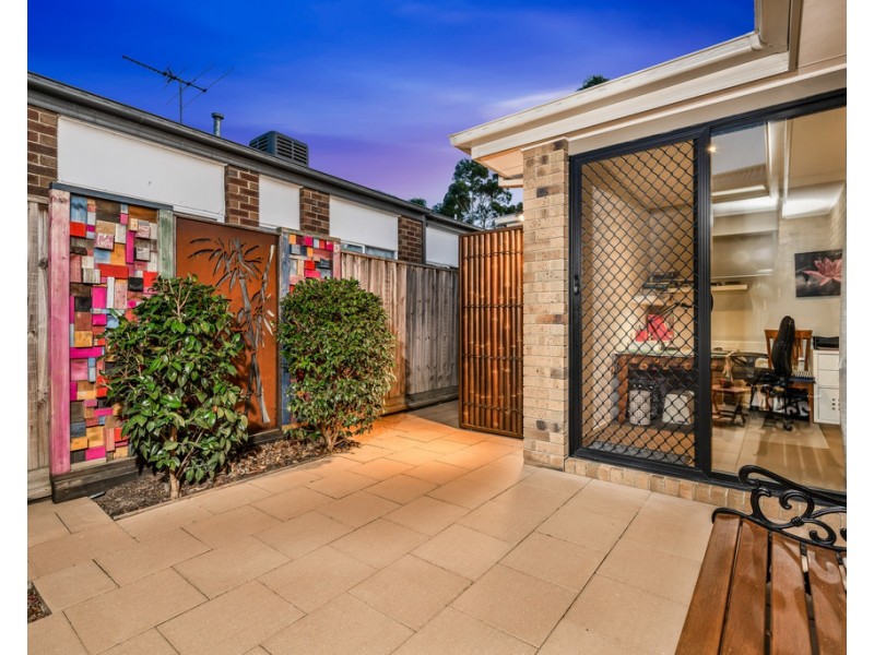 18 Nature Circuit, Cranbourne North VIC 3977