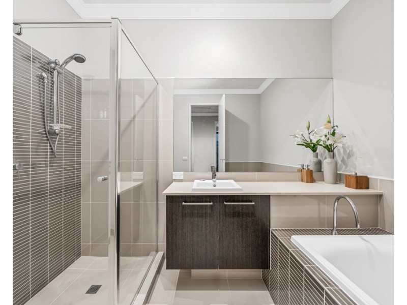 18 Nature Circuit, Cranbourne North VIC 3977