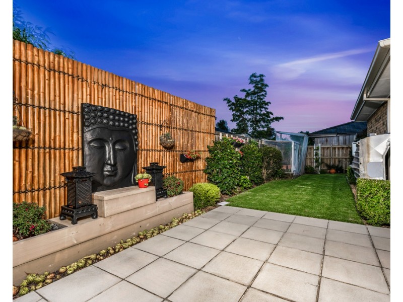 18 Nature Circuit, Cranbourne North VIC 3977