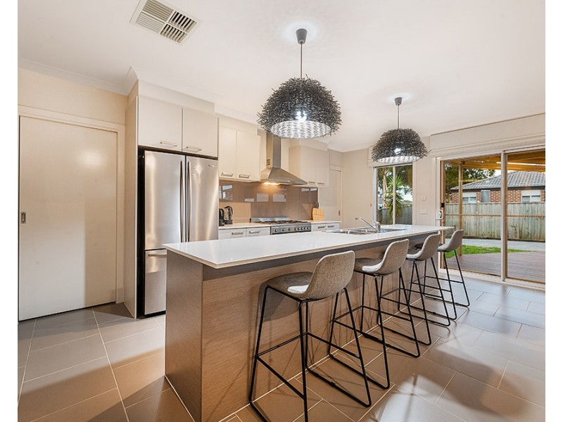 2 Bradshaw Way, Cranbourne East VIC 3977