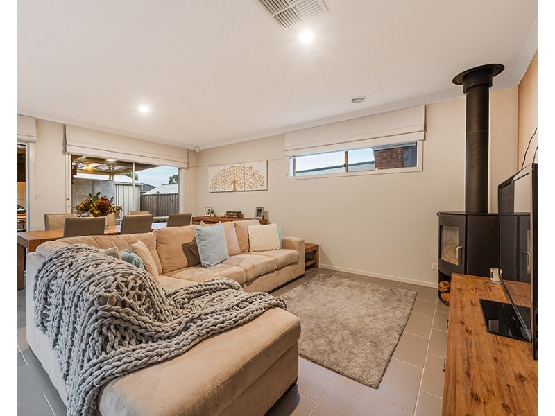 2 Bradshaw Way, Cranbourne East VIC 3977