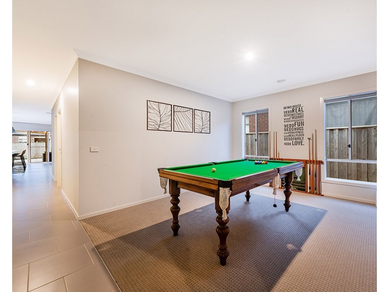 2 Bradshaw Way, Cranbourne East VIC 3977