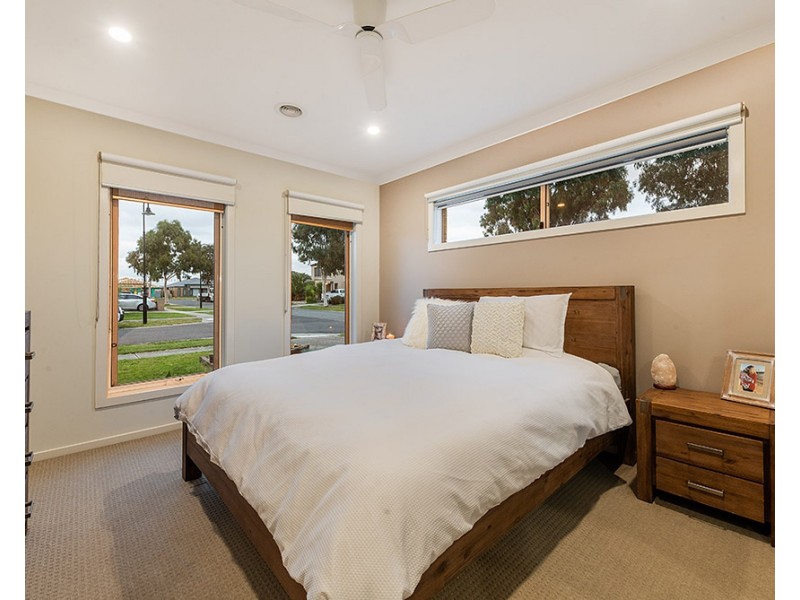 2 Bradshaw Way, Cranbourne East VIC 3977