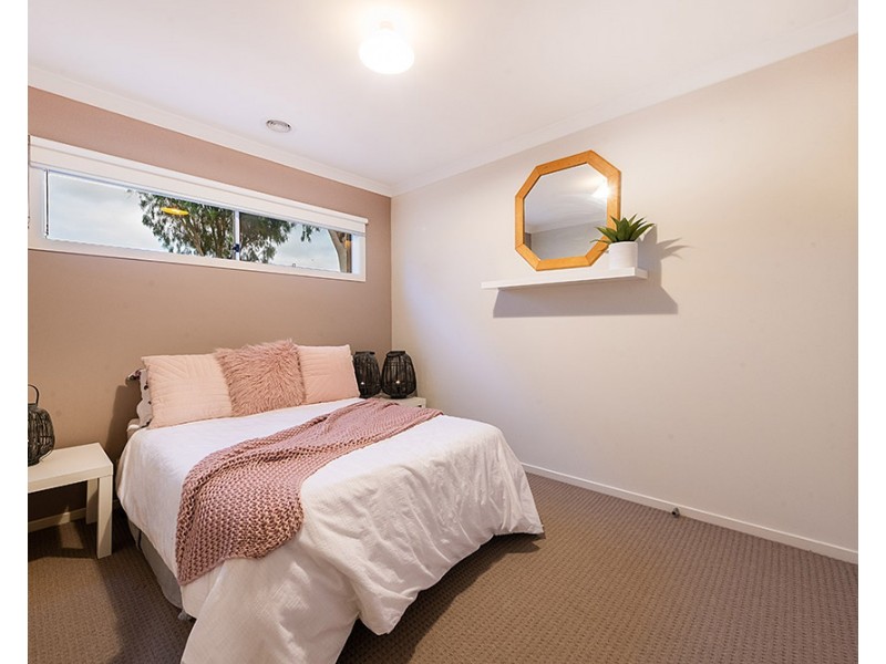 2 Bradshaw Way, Cranbourne East VIC 3977