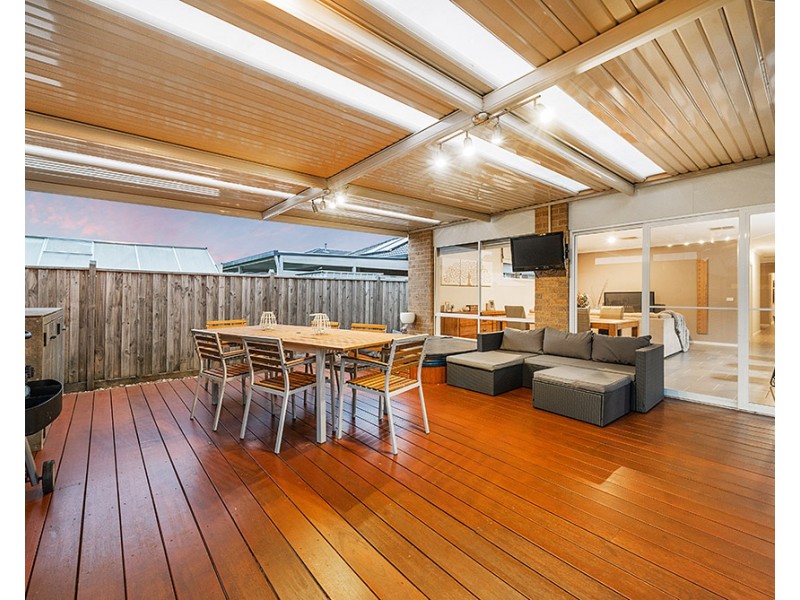 2 Bradshaw Way, Cranbourne East VIC 3977