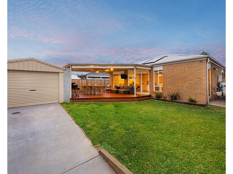 2 Bradshaw Way, Cranbourne East VIC 3977
