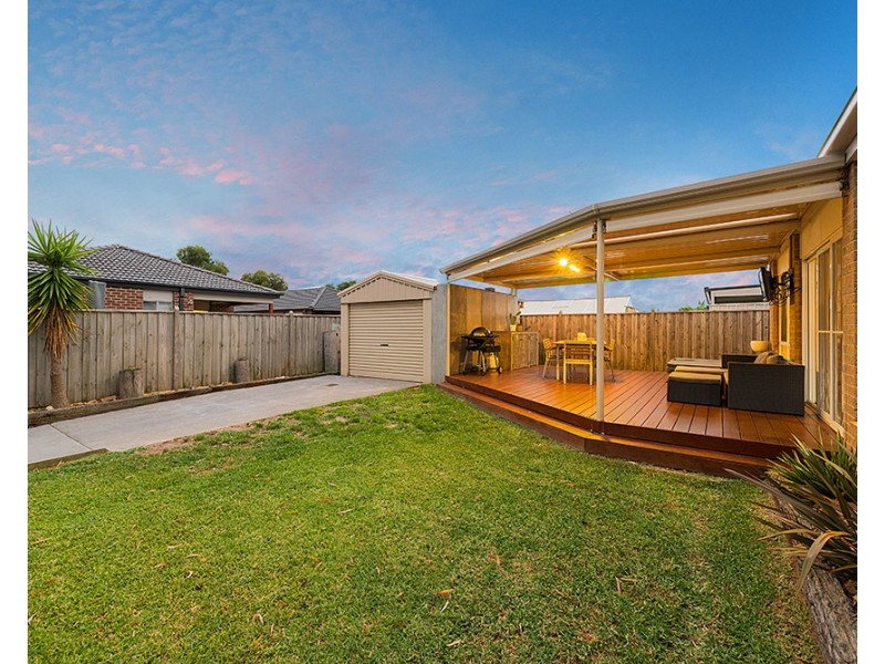 2 Bradshaw Way, Cranbourne East VIC 3977