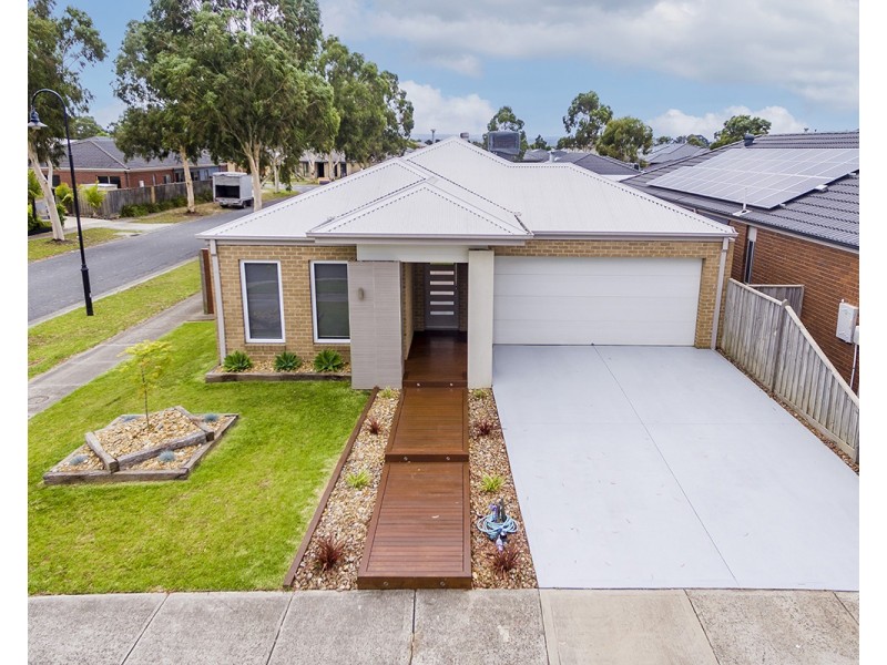 2 Bradshaw Way, Cranbourne East VIC 3977