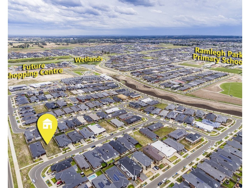 16 (Lot 1702) Walhallow Drive, Clyde North VIC 3978