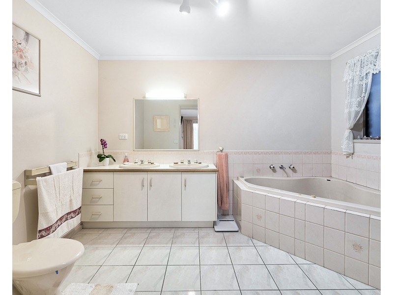 2 Glendoon Road, Junction Village VIC 3977