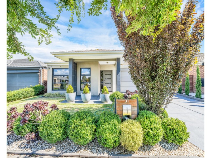 31 Albida Parade, Lyndhurst VIC 3975