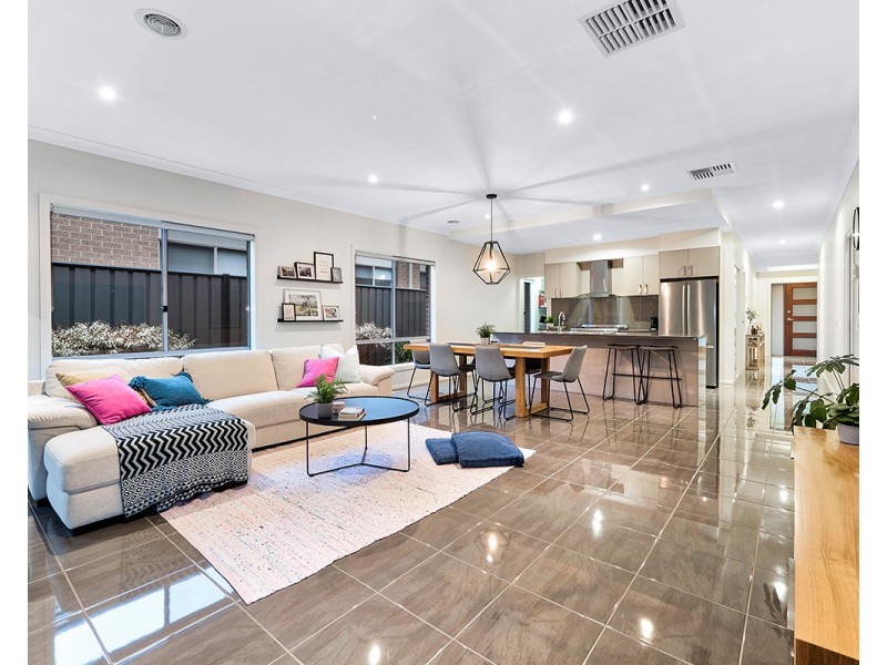 61 Burford Way, Cranbourne North VIC 3977