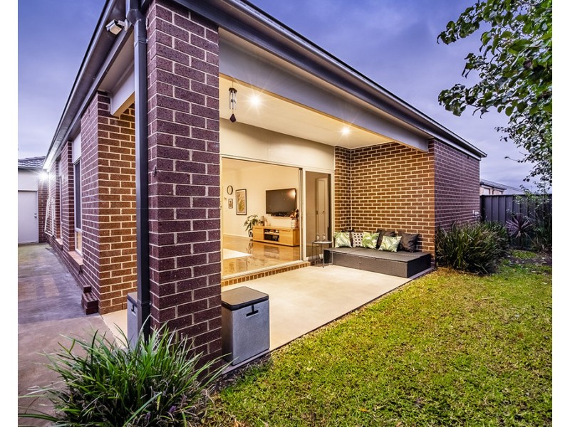 61 Burford Way, Cranbourne North VIC 3977