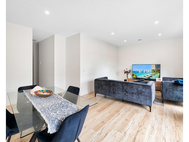 2/21 Rouse Street, Cranbourne VIC 3977