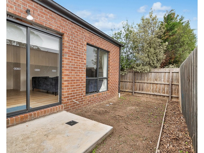 2/21 Rouse Street, Cranbourne VIC 3977