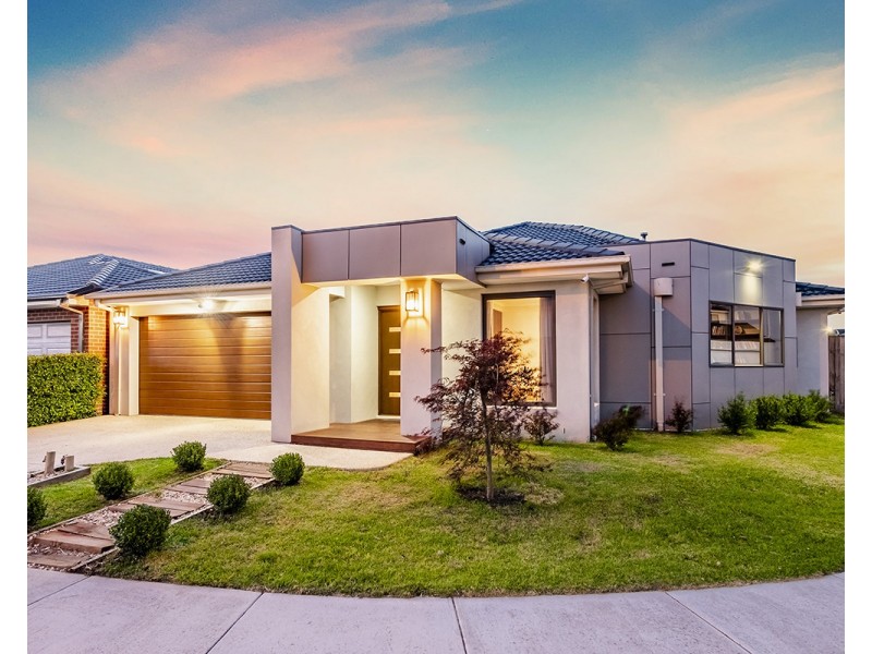 33 Springbrook Drive, Clyde North VIC 3978