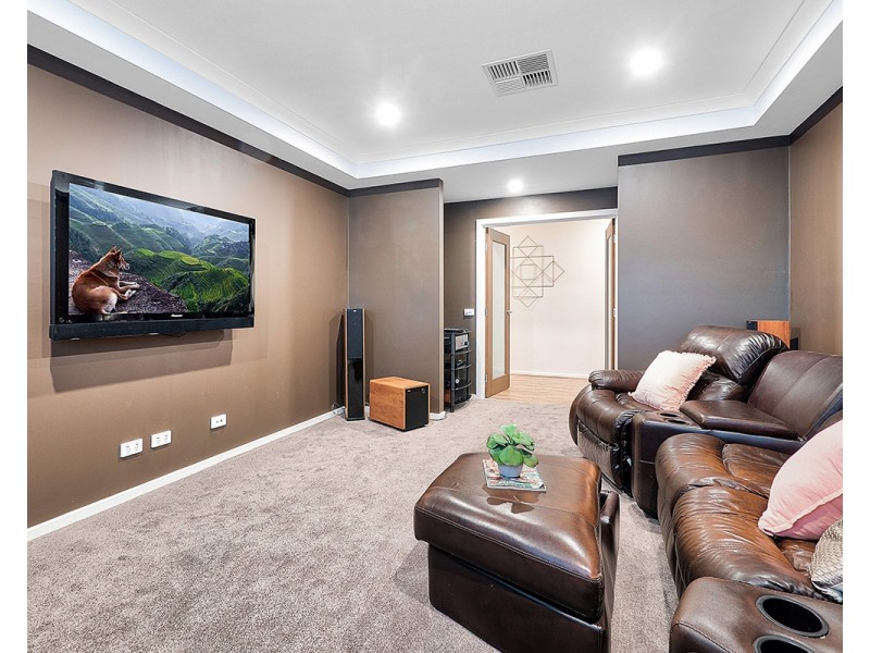 33 Springbrook Drive, Clyde North VIC 3978