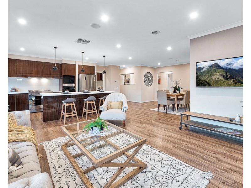 33 Springbrook Drive, Clyde North VIC 3978