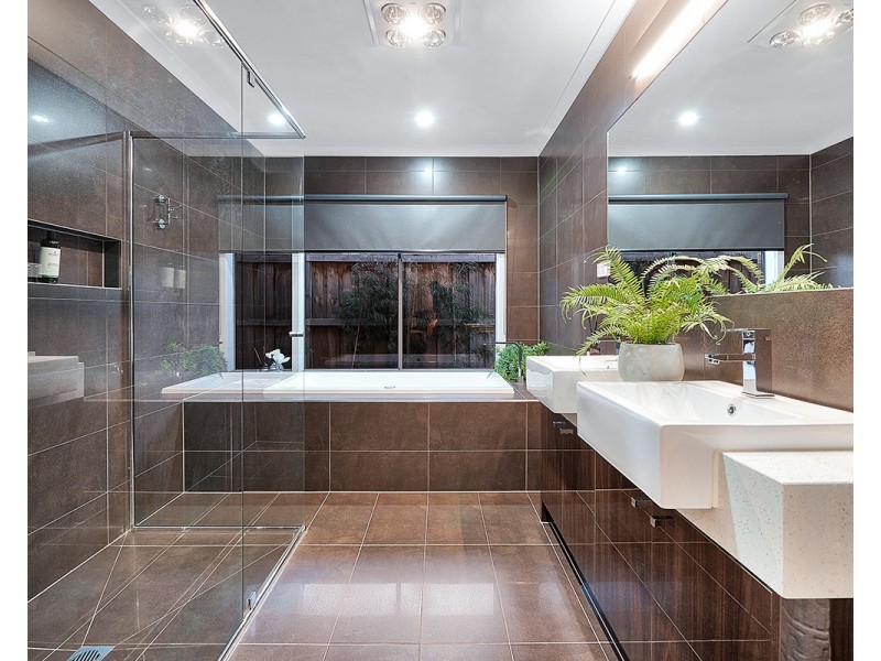 33 Springbrook Drive, Clyde North VIC 3978