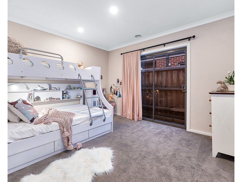 33 Springbrook Drive, Clyde North VIC 3978