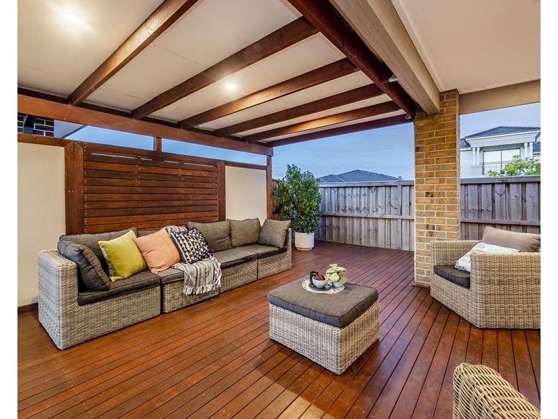 33 Springbrook Drive, Clyde North VIC 3978