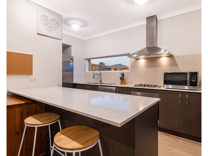2 Jolly Street, Cranbourne East VIC 3977