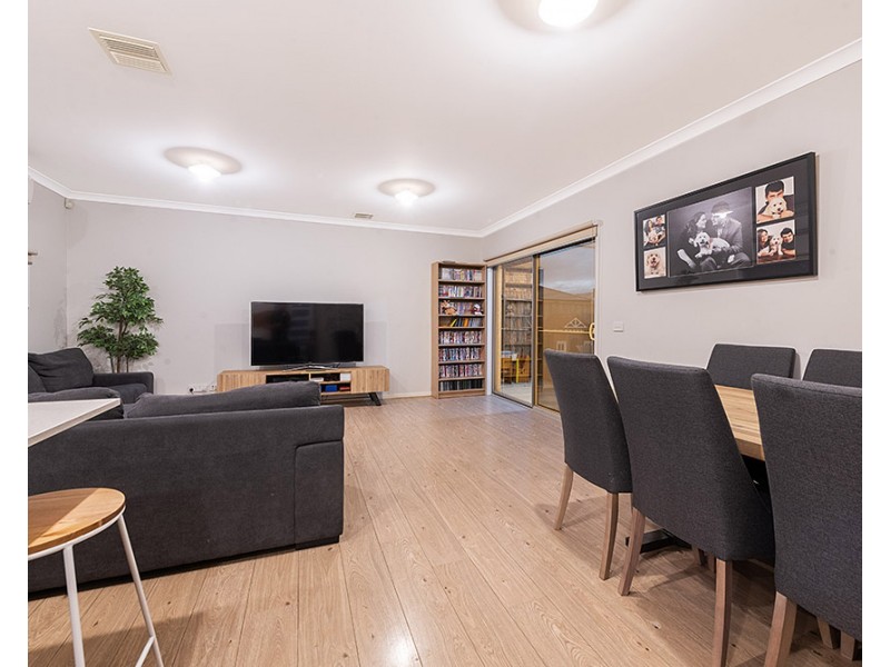 2 Jolly Street, Cranbourne East VIC 3977