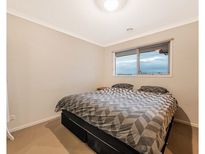 2 Jolly Street, Cranbourne East VIC 3977