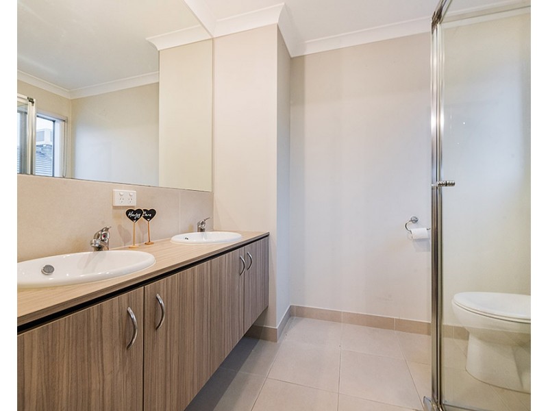 2 Jolly Street, Cranbourne East VIC 3977
